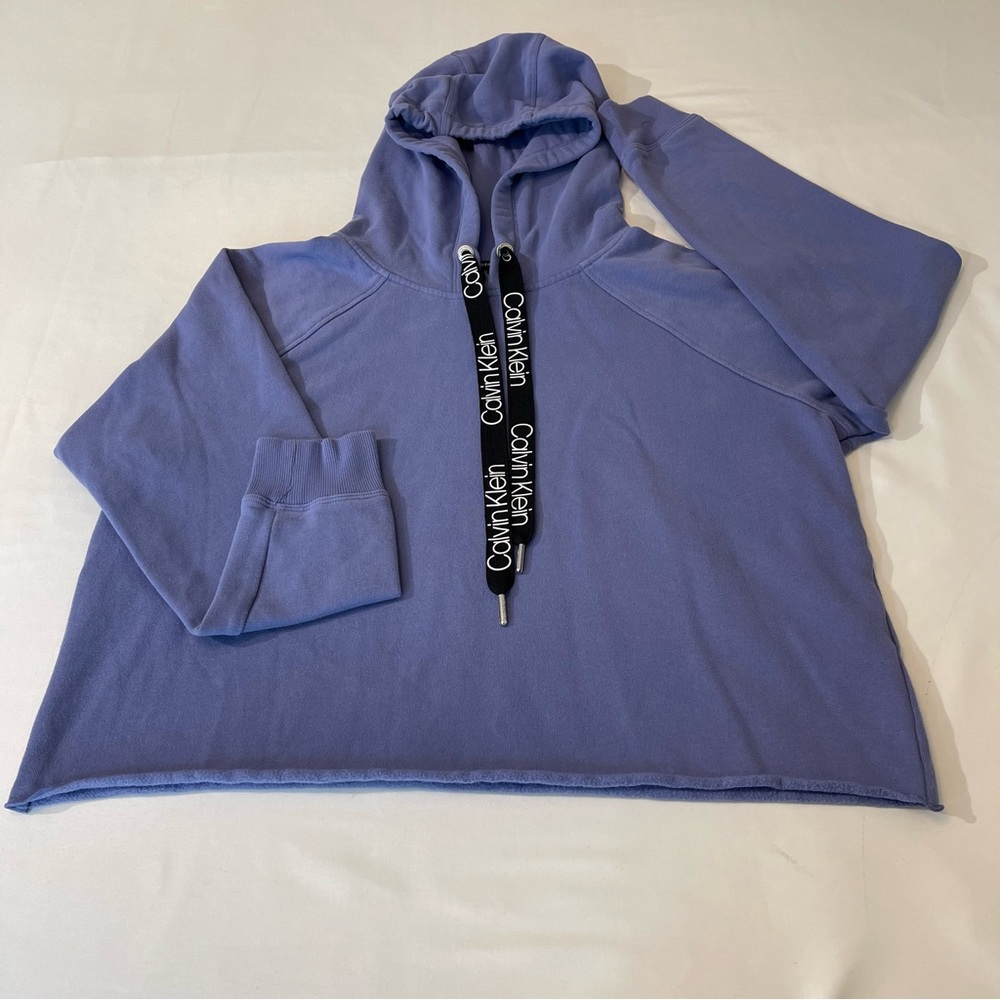 CALVIN KLEIN WOMENS SHORT HOODIE, SIZE M, VERY GOOD CONDITION, PREOWNED